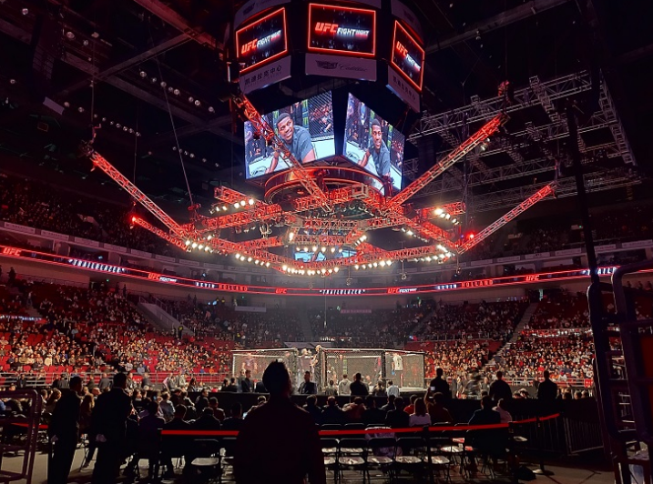 UFC夜战:泰山灰熊队淘汰对手瓯越貔貅队,临门一脚致胜争冠格局再洗牌  UFC夜战:泰山灰熊队淘汰对手瓯越貔貅队,临门一脚致胜争冠格局再洗牌