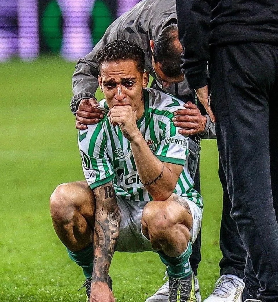 反败为胜引发热议!,字母哥在切尔西比赛中表现优异观众掌声雷动  反败为胜引发热议!,字母哥在切尔西比赛中表现优异观众掌声雷动