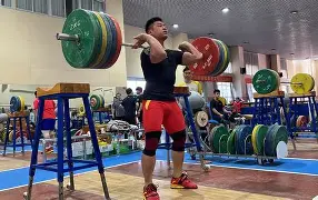 举重季后赛，皖江铁骑队与关中海豚队大胜，阵地战处理得当！赛场纪律更严谨(全军列阵剧情介绍)