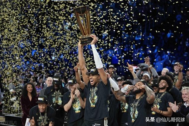 包含詹姆斯新星比赛规则变更表现突出，雄鹿前途光明！全场沸腾不已的词条