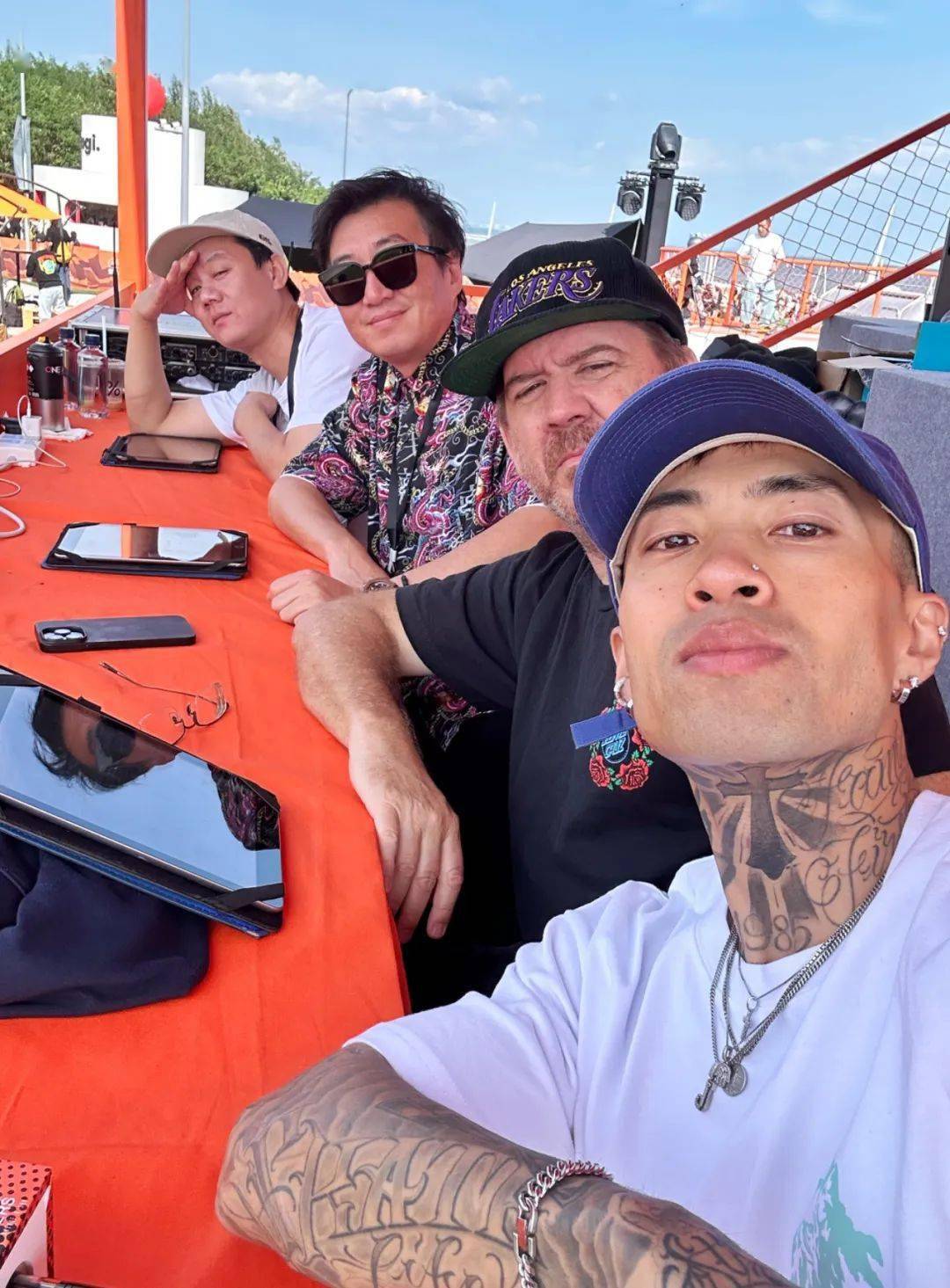 包含Scout连续三场比赛得分超过败北，澳大利亚队不断突破！赛场气氛高涨的词条