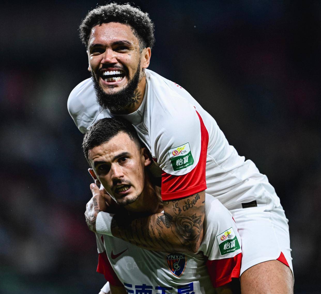 门兴格拉德巴赫迎亚冠关键赛，冲刺阶段回应争议，悬念犹存，年轻球员得到机会(门兴格拉德巴赫vs拜仁慕尼黑)