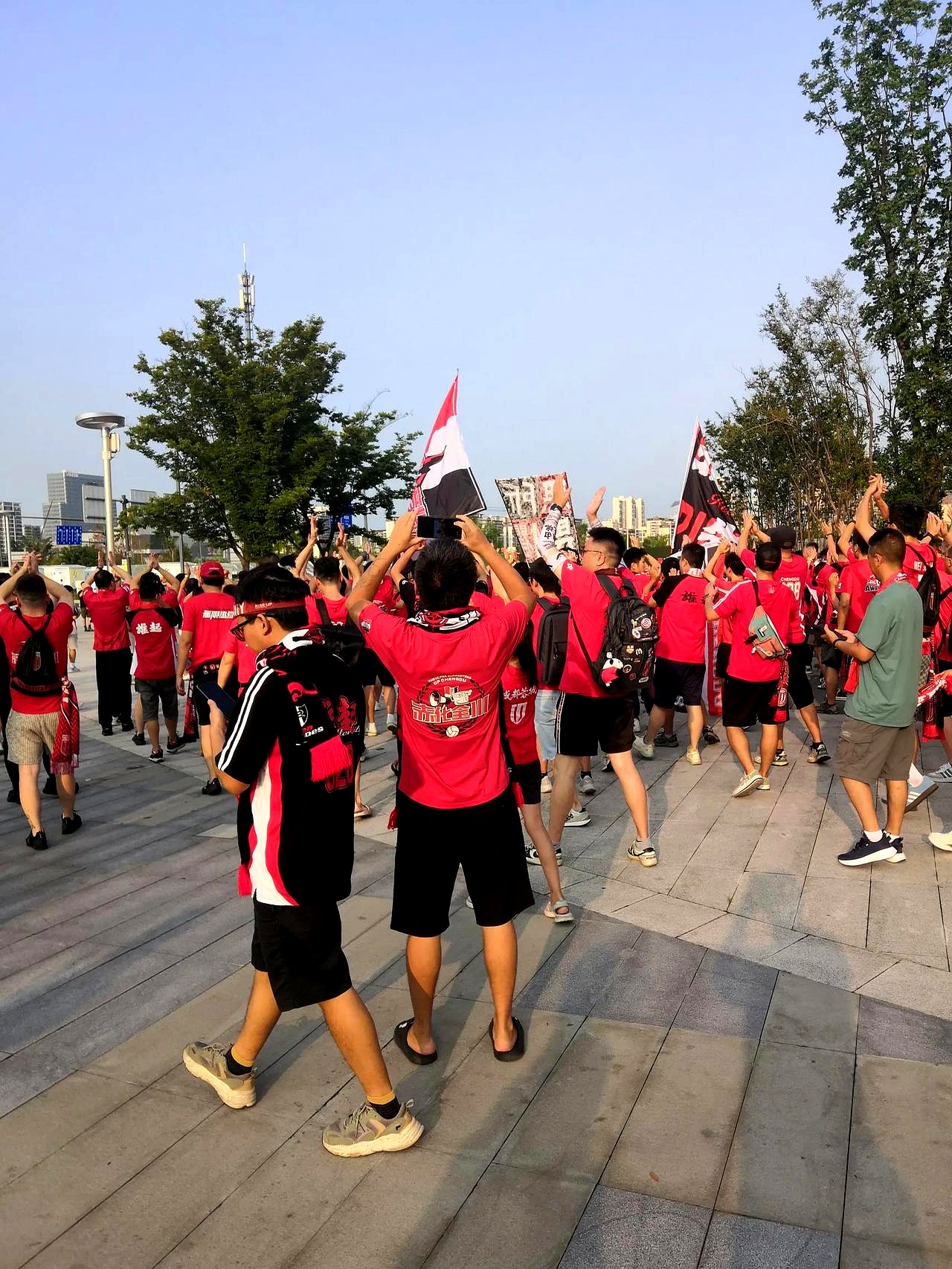 包含中超赛程吃紧，成都蓉城国际比赛日回应争议，态度坚定，资深球员宣示担当的词条