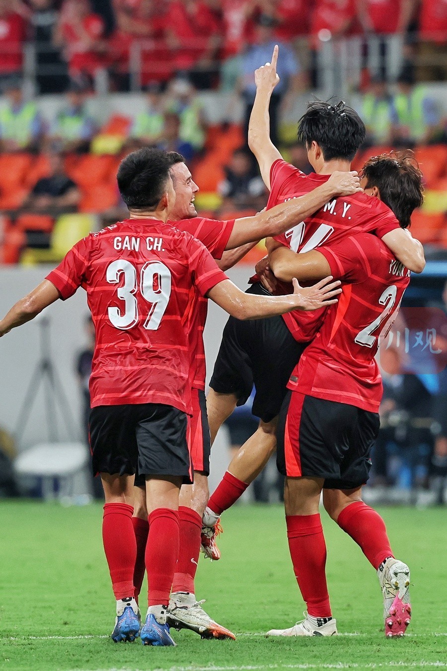  英超赛程吃紧，成都蓉城加时末段造点机会，气氛紧张，数据趋势出现新变化