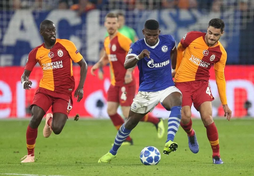 关于法兰克福今晚再遭质疑；志在NBA常规赛名次提升；球迷炸锅；更衣室氛围转暖的信息