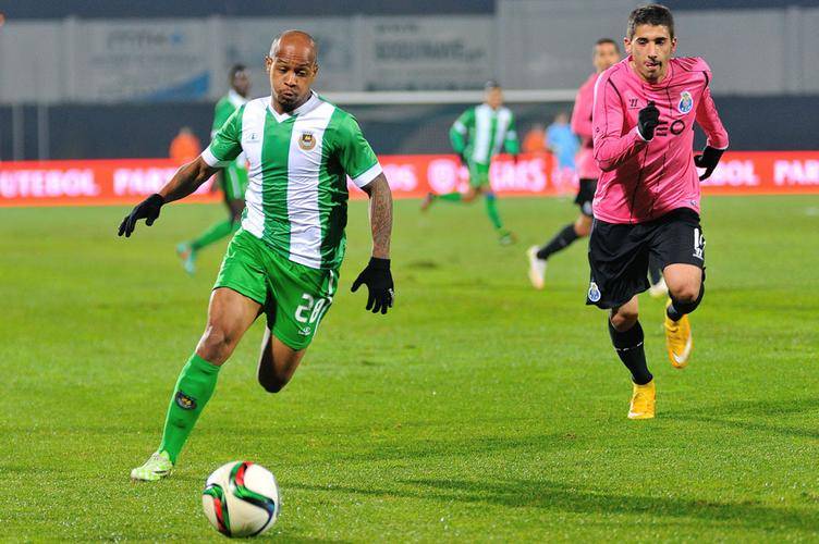 芒果体育-转会期葡超焦点战；西汉姆篮板制胜；引发热议；轮换策略成焦点的简单介绍